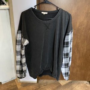 Oversized pullover with plaid sleeves